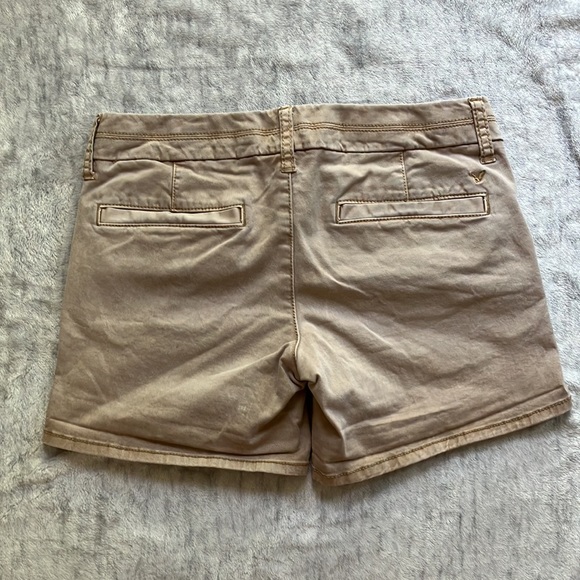 AEO American Eagle Outfitters Size 2 Women’s Midi Khaki Shorts (Stretch) - Picture 2 of 4